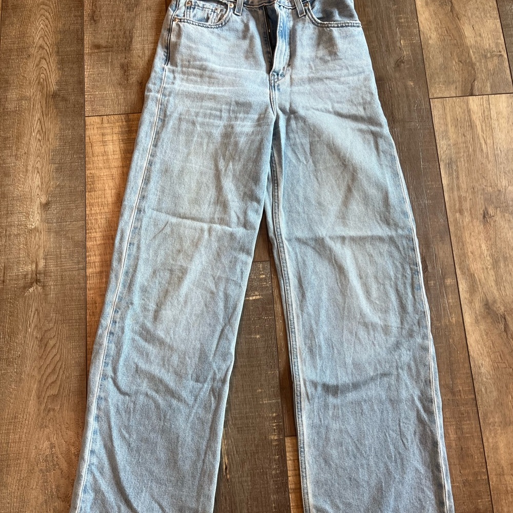 Levis - Picture 2 of 4